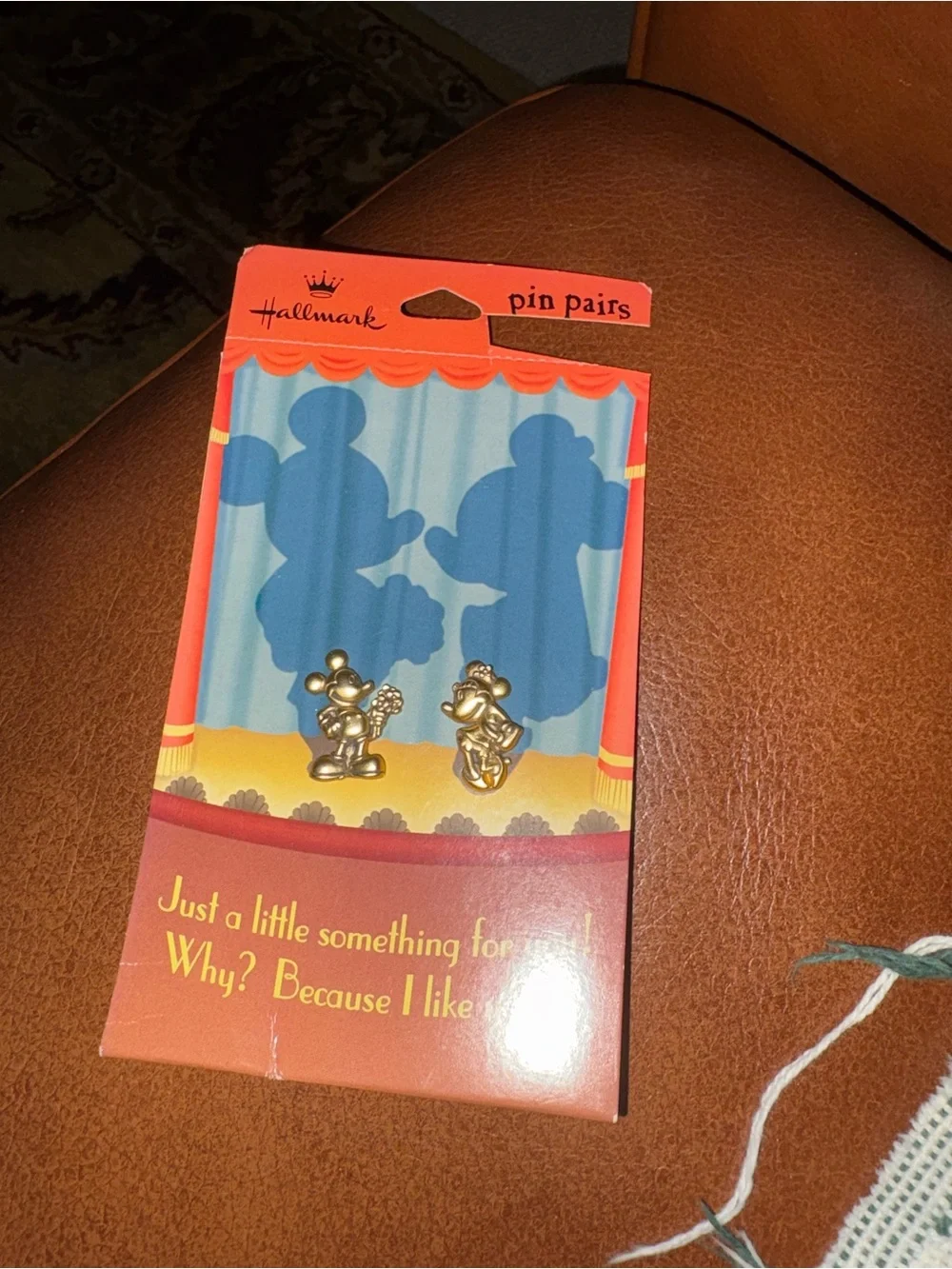 Disney pins nwt